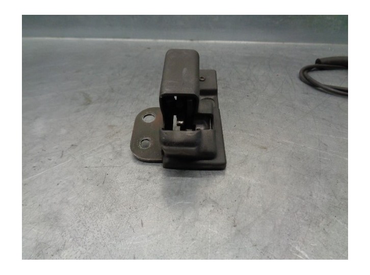 Replacement boot / tailgate lock for Hyundai H 1 2.5 Turbodiesel OEM IAM reference 817104A001 UPPER LEFT