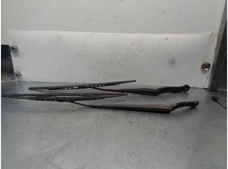 Recambio de brazo limpia delantero derecho para cadillac cts 3.2 v6 cat referencia OEM IAM 12335744 12487635 