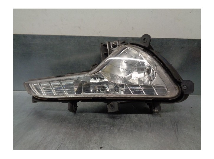Recambio de faro antiniebla derecho para kia sportage 1.6 cat referencia OEM IAM 