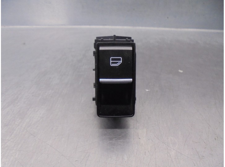Recambio de mando elevalunas delantero derecho para mazda 3 sedán (bp) referencia OEM IAM BDGF66370 