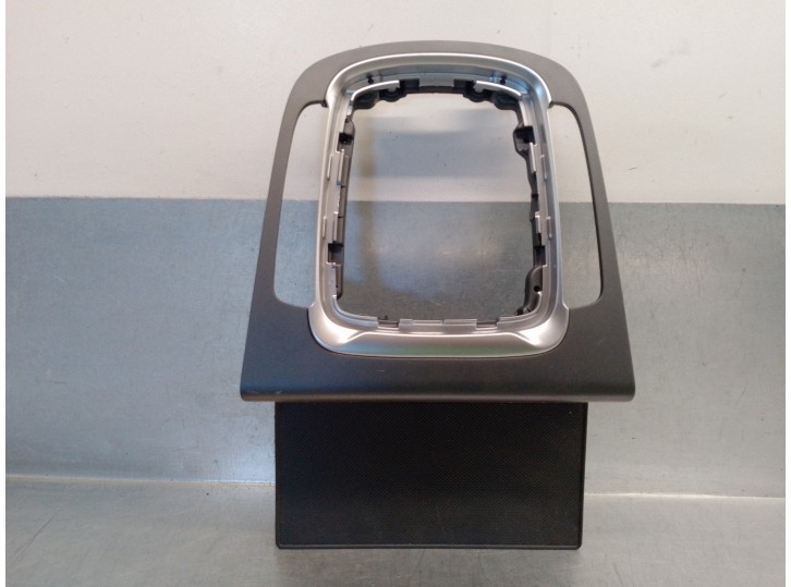 Recambio de moldura para hyundai kona 1.0 tgdi cat referencia OEM IAM 84632J9AA0  