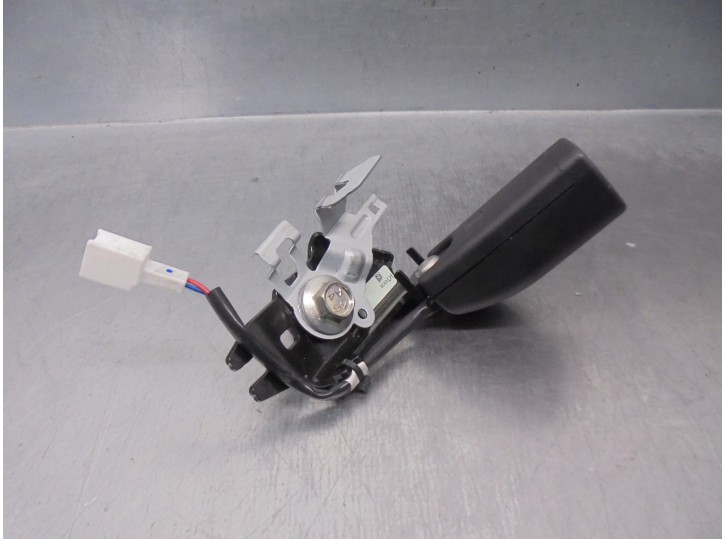 Recambio de enganche cinturon trasero izquierdo para mazda 3 sedán (bp) referencia OEM IAM BAH150037J  