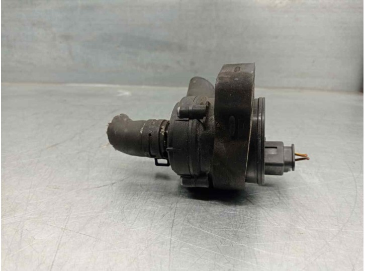 Recambio de bomba agua para mercedes-benz clase gla (w156) 2.1 cdi cat referencia OEM IAM A2118350028 3130591153 