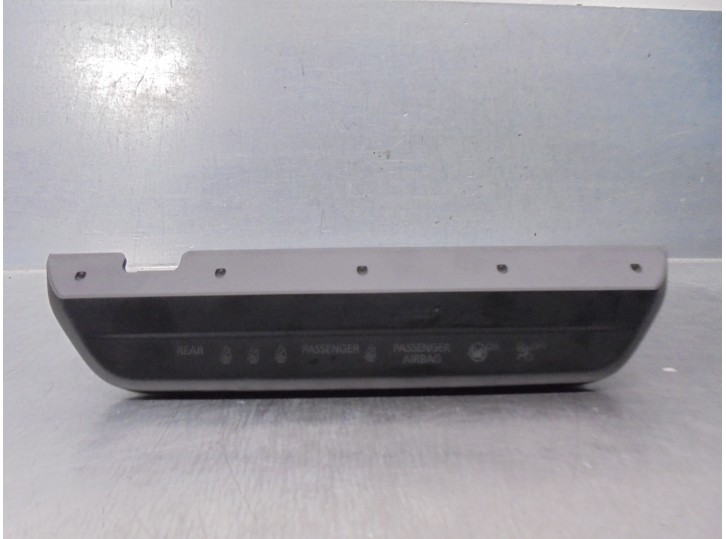 Recambio de pantalla multifuncion para mazda 3 sedán (bp) referencia OEM IAM BDEL55260B 