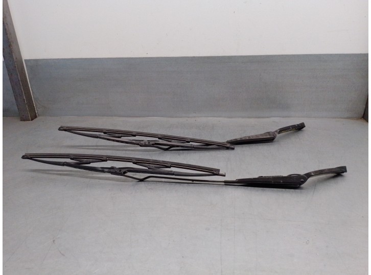 Recambio de brazo limpia delantero derecho para opel vectra a 2.0 referencia OEM IAM 90357714 DERECHO E IZQUIERDO 