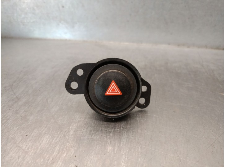 Replacement hazard warning switch for Peugeot 108 1.0 VTi 72 OEM IAM reference B000778280 B000778280 