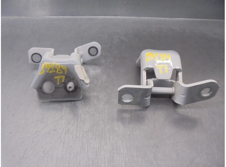 Recambio de bisagra puerta para mazda 3 sedán (bp) referencia OEM IAM 4860863  