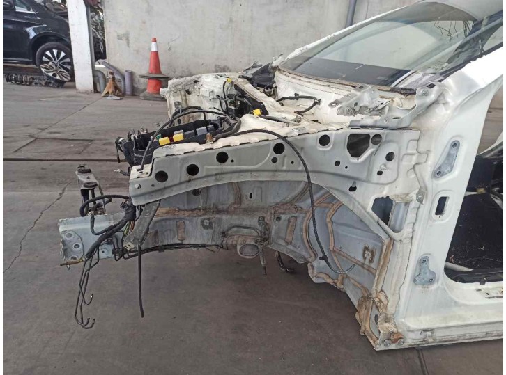 Recambio de punta chasis delantera para mercedes-benz clase gla (w156) 2.1 cdi cat referencia OEM IAM A2466200761 CORTE CARROCER