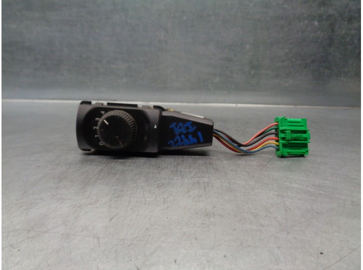 Replacement heating/air conditioning control unit for Peugeot 5008 1.6 HDi FAP OEM IAM reference 96846886XT 