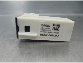 Recambio de modulo electronico para mazda 3 sedán (bp) referencia OEM IAM BDGF669U0A BDGF669U0 