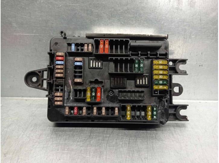 Recambio de caja reles / fusibles para bmw serie 3 lim. (f30) 318d referencia OEM IAM 9337881 