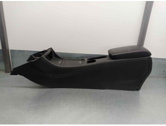 Recambio de apoyabrazos central para mercedes-benz clase gla (w156) 2.1 cdi cat referencia OEM IAM A1766807400  