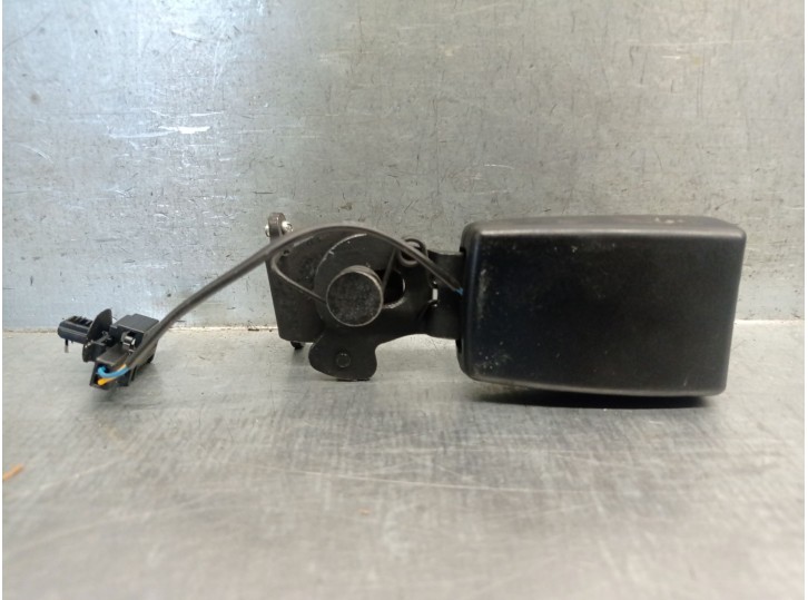 Recambio de enganche cinturon para audi a3 limousine (8vs, 8vm) 1.6 tdi referencia OEM IAM 8V0857740QVZ 8V0857740QVZ 