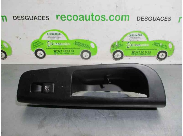 Recambio de mando elevalunas trasero derecho para kia cee´d sporty wagon 2.0 crdi referencia OEM IAM 823811H000 