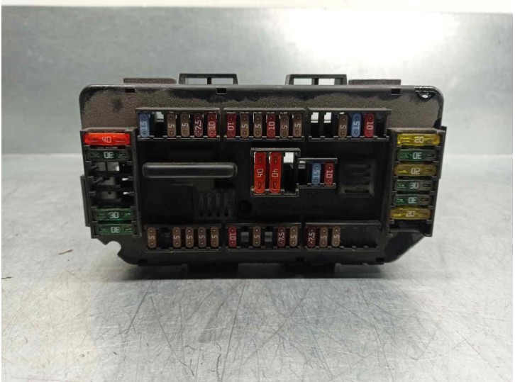 Recambio de caja reles / fusibles para bmw serie 3 lim. (f30) 318d referencia OEM IAM 9337879 