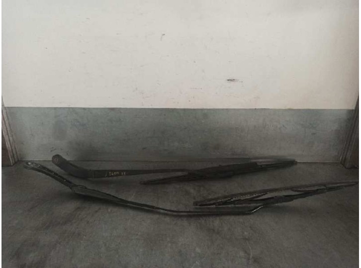 Recambio de brazo limpia delantero derecho para renault megane ii classic berlina 1.9 dci diesel referencia OEM IAM   