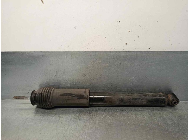 Recambio de amortiguador trasero derecho para ssangyong rodius 2.7 turbodiesel cat referencia OEM IAM 4531021100  