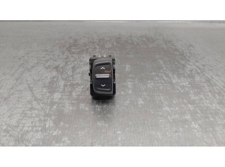 Recambio de mando elevalunas delantero derecho para dacia sandero ii 0.9 tce cat referencia OEM IAM 254214937R  