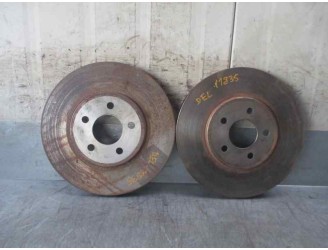Replacement front brake disc for Chrysler Sebring sedan (JR41) 2.7 cat OEM IAM reference 4879138AC 6136110 1B142141