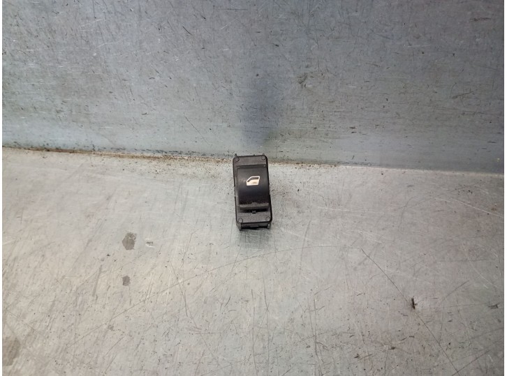 Recambio de mando elevalunas delantero derecho para peugeot 5008 (0u_, 0e_) 1.6 hdi referencia OEM IAM 3017030800 3017030800 