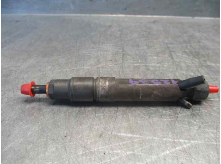Replacement injector for Audi 100 sedan (C4) 2.5 TDI OEM IAM reference 046130201B BOSCH