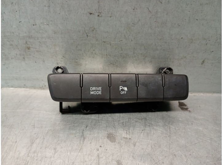 Replacement of multifunction control switch for Hyundai i20 III (BC3, BI3) 1.0 T-GDi hybrid 48V OEM IAM reference 93300Q0160 