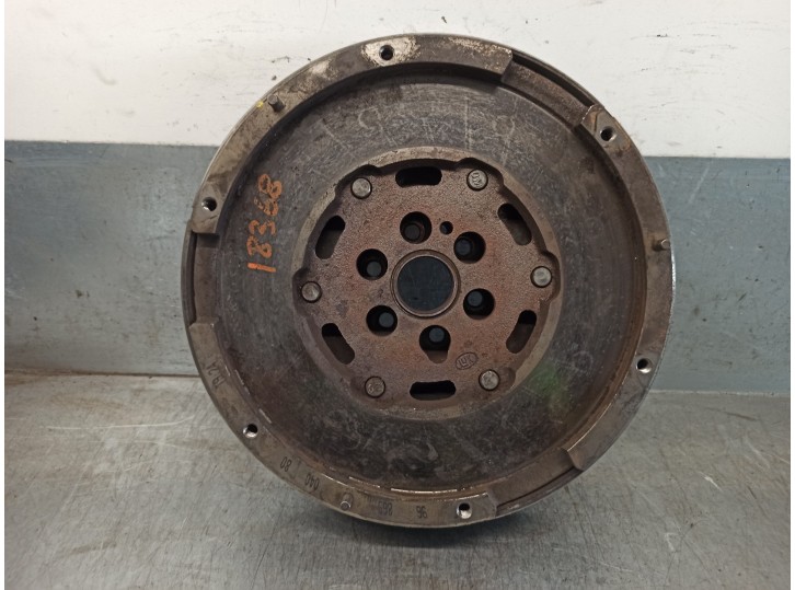 Recambio de volante motor para peugeot 308 sw 1.6 hdi fap referencia OEM IAM 9686904080  