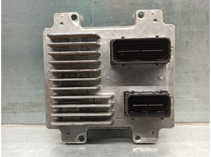 Recambio de centralita motor uce para opel insignia berlina 1.8 16v referencia OEM IAM 12636331 12636386 ACDELCO