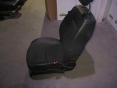 Recambio de asiento delantero derecho para kia cee´d sporty wagon 2.0 crdi referencia OEM IAM CUERO Y TELA NEGRA 5 PUERTAS