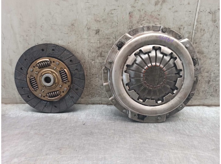 Recambio de kit embrague para daewoo nexia 1.5 cat referencia OEM IAM DWC05  
