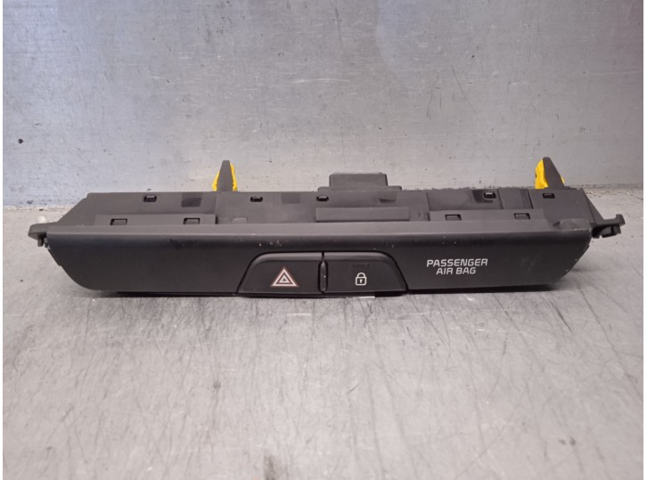 Replacement hazard warning switch for Kia Rio (YB) 1.0 TGDI cat OEM IAM reference 93790H8010WK 