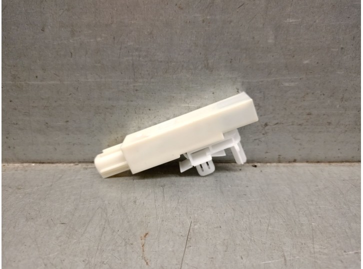 Recambio de antena para mazda 3 hatchback (bp) 2.0 skyactiv-g m hybrid referencia OEM IAM KD47676NXA 