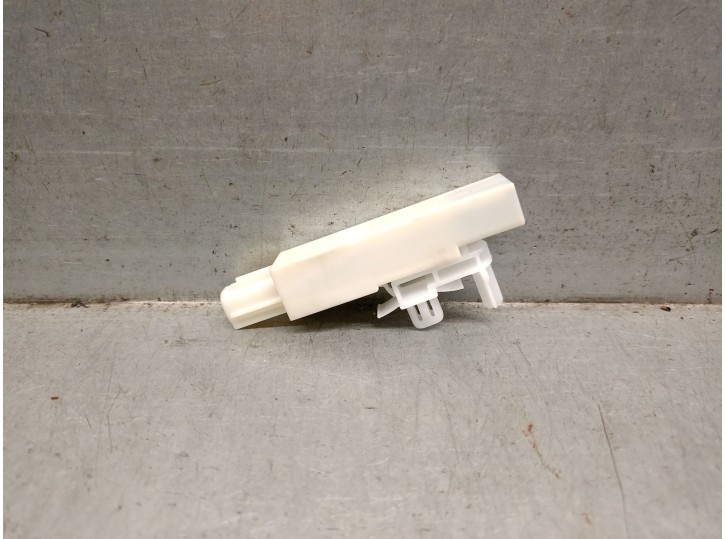 Recambio de antena para mazda 3 hatchback (bp) 2.0 skyactiv-g m hybrid referencia OEM IAM KD47676NXA  