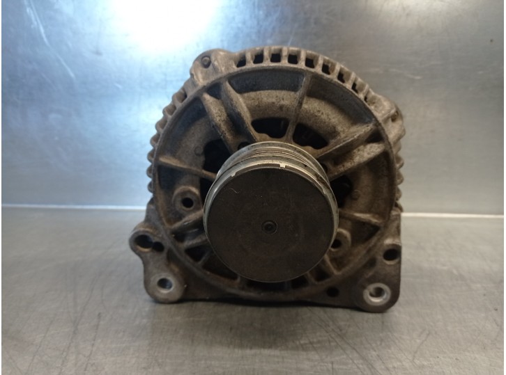 Recambio de alternador para chrysler voyager (gs) 2.5 turbodiesel referencia OEM IAM 38522303 0123510109 BOSCH