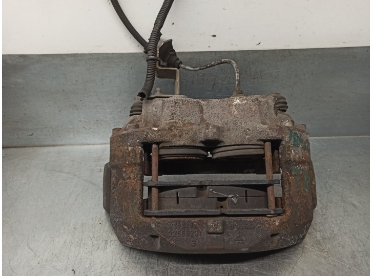 Recambio de pinza freno delantera derecha para iveco eurocargo 5.9 diesel referencia OEM IAM 22566201 22566201 BREMBO