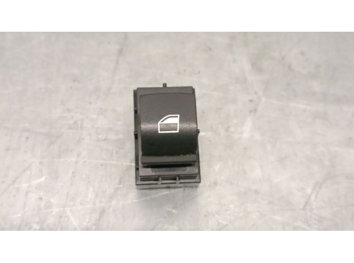 Recambio de mando elevalunas delantero derecho para bmw 1 (f20) 116 d referencia OEM IAM 9208107 