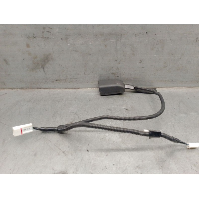 Recambio de enganche cinturon para toyota c-hr (_x1_) 1.8 hybrid (zyx10_, zyx11_) referencia OEM IAM 73230F4030C2 73230F4030C2 