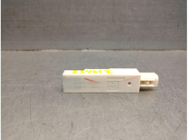 Recambio de antena para mazda 3 hatchback (bp) 2.0 skyactiv-g m hybrid referencia OEM IAM KD47676NXA  