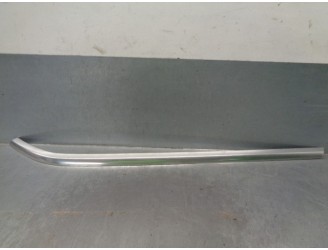 Recambio de molduras traseras para land rover evoque 2.2 sd4 cat referencia OEM IAM LR037716  