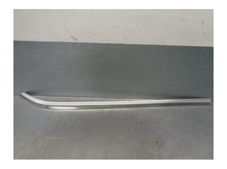 Recambio de molduras traseras para land rover evoque 2.2 sd4 cat referencia OEM IAM LR037716  