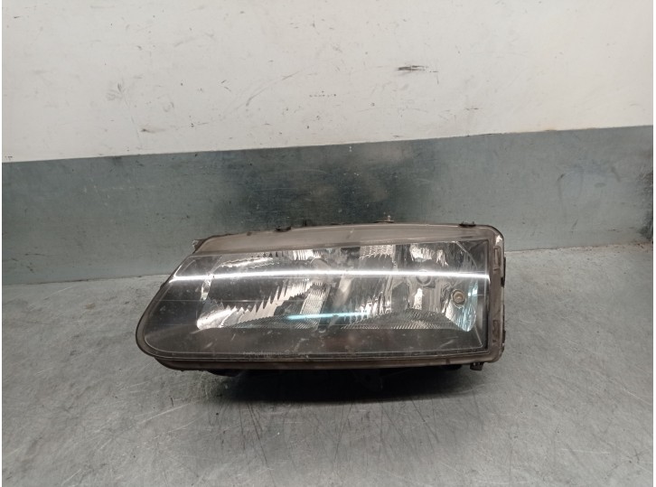 Recambio de faro izquierdo para renault safrane (b54) 2.2 turbodiesel referencia OEM IAM 7701686824 