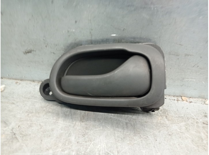 Recambio de maneta interior delantera derecha para renault safrane (b54) 2.2 turbodiesel referencia OEM IAM 7700816565  