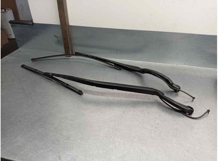 Recambio de brazo limpia delantero derecho para jaguar xf 2.2 diesel cat referencia OEM IAM C2D30565 C2D30566 