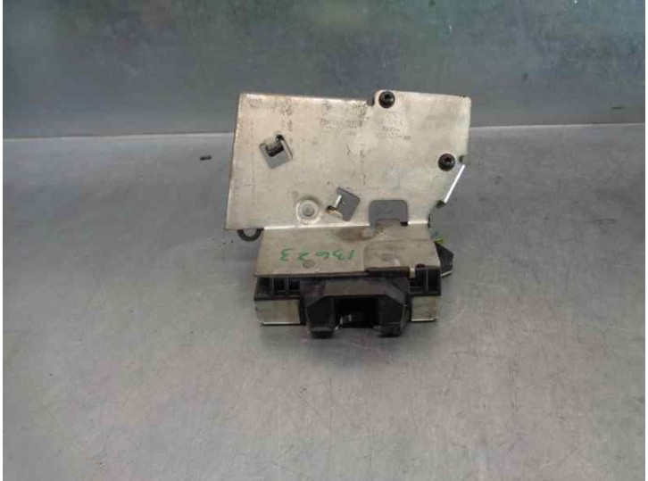 Replacement boot / tailgate lock for Ford Mondeo III (B5Y) 2.2 TDCi OEM IAM reference S1XNA2S71AB 4 PINS