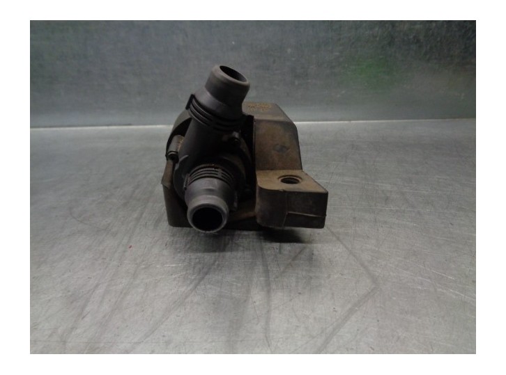 Recambio de bomba agua para bmw x5 (e53) referencia OEM IAM 419538 30953100 