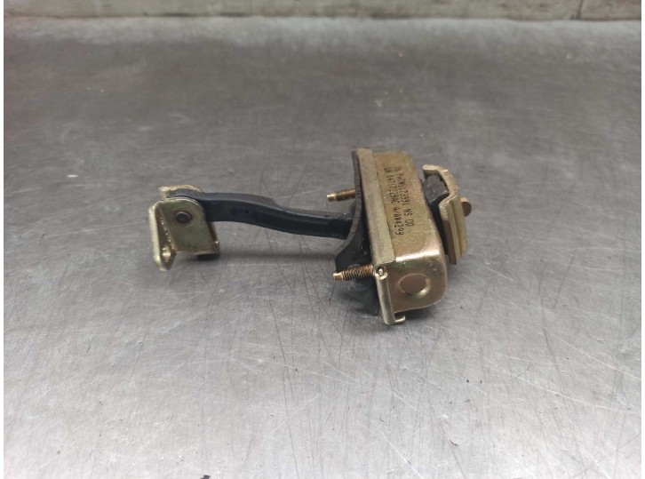 Recambio de retenedor puerta para chrysler voyager (rg) 2.4 cat referencia OEM IAM 04717229AC  