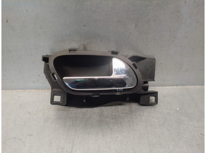 Replacement front right interior door handle for Citroën C6 2.7 V6 HDi FAP CAT (UHZ / DT17TED4) OEM IAM reference 96526177VD 