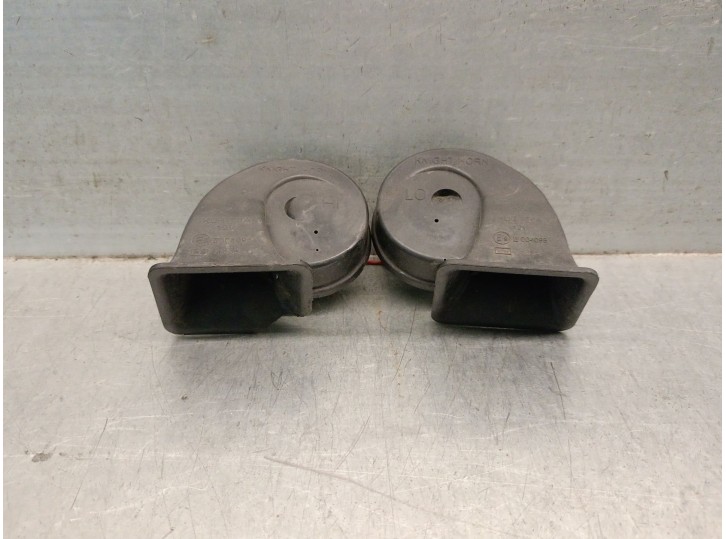 Recambio de claxon para mazda 3 hatchback (bp) 2.0 skyactiv-g m hybrid referencia OEM IAM KUH70A 