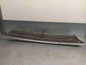 Replacement front grille for Chrysler Voyager (ES) 3.3 CAT OEM IAM reference 4576738 