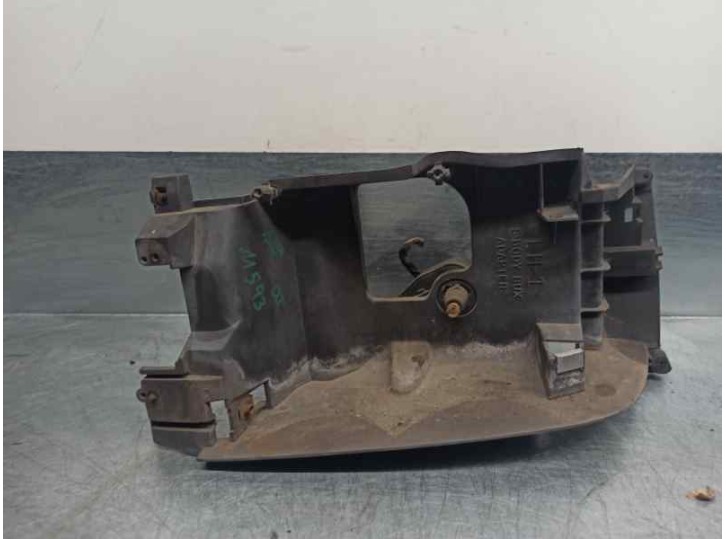 Replacement left headlight bracket for Chrysler Voyager (ES) 3.3 CAT OEM IAM reference 5263475 